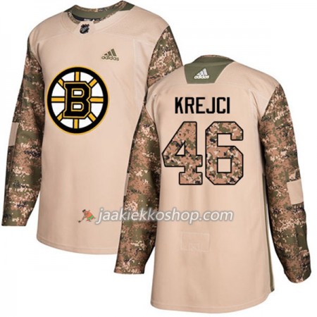 Miehille NHL Boston Bruins Pelipaita David Krejci 46 Adidas 2017-2018 Camo Veterans Day Practice Authentic